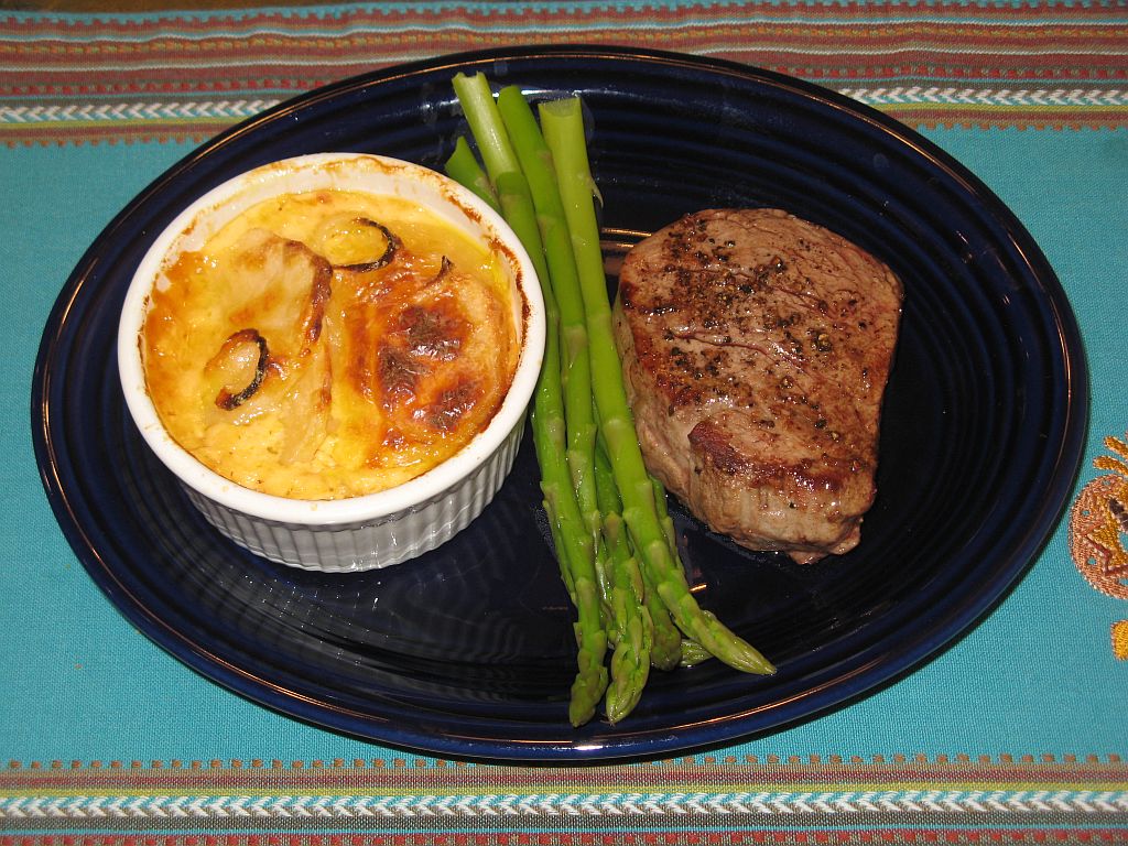 Tenderloin steaks, scalloped potatoes au gratin and asparagus